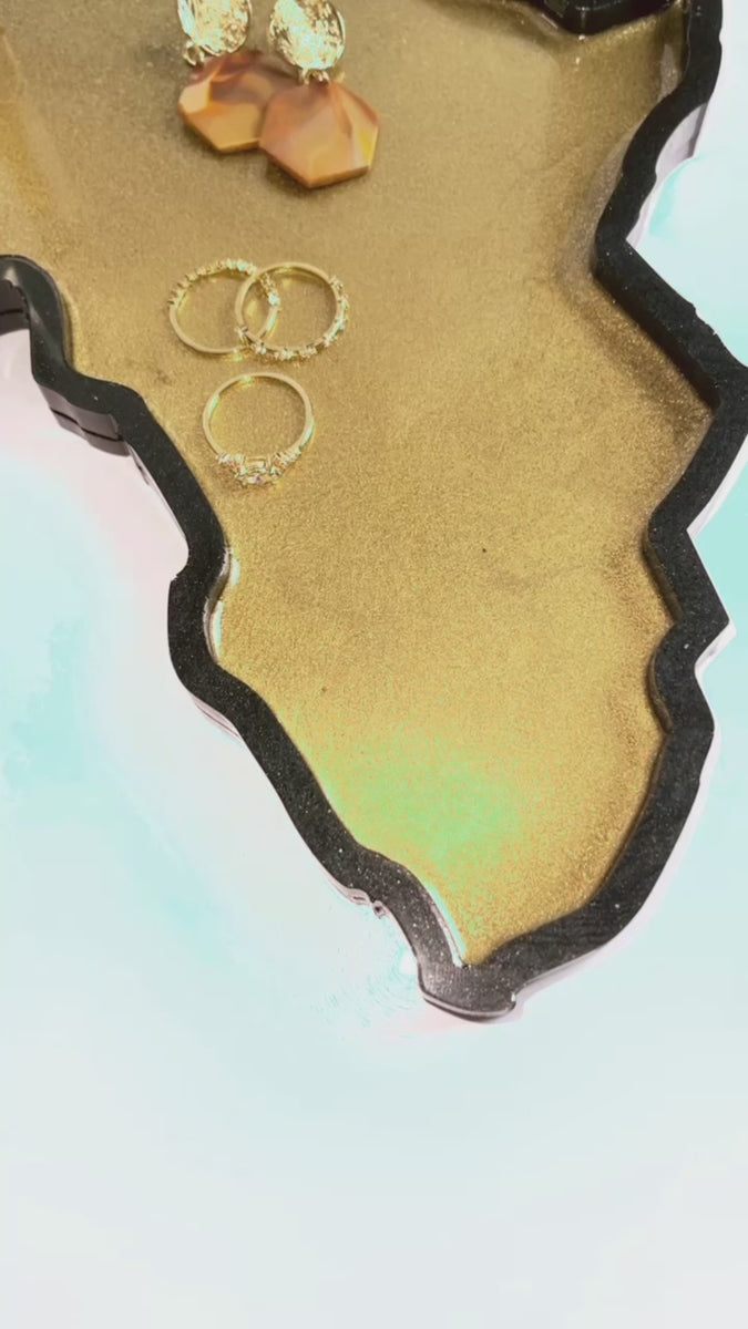 Black & Gold Flakes Resin Tray (Small) - Large Gemstones Handles –  YellowBagDesigns